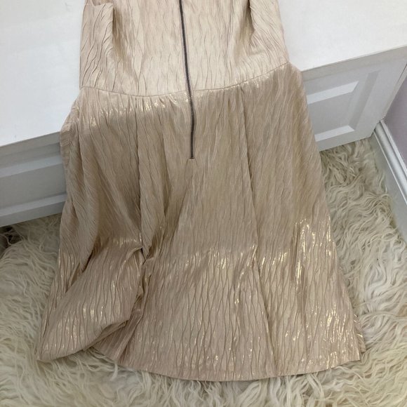 ALICE + OLIVIA V-Neck Midi Length Dress - Picture 10 of 12